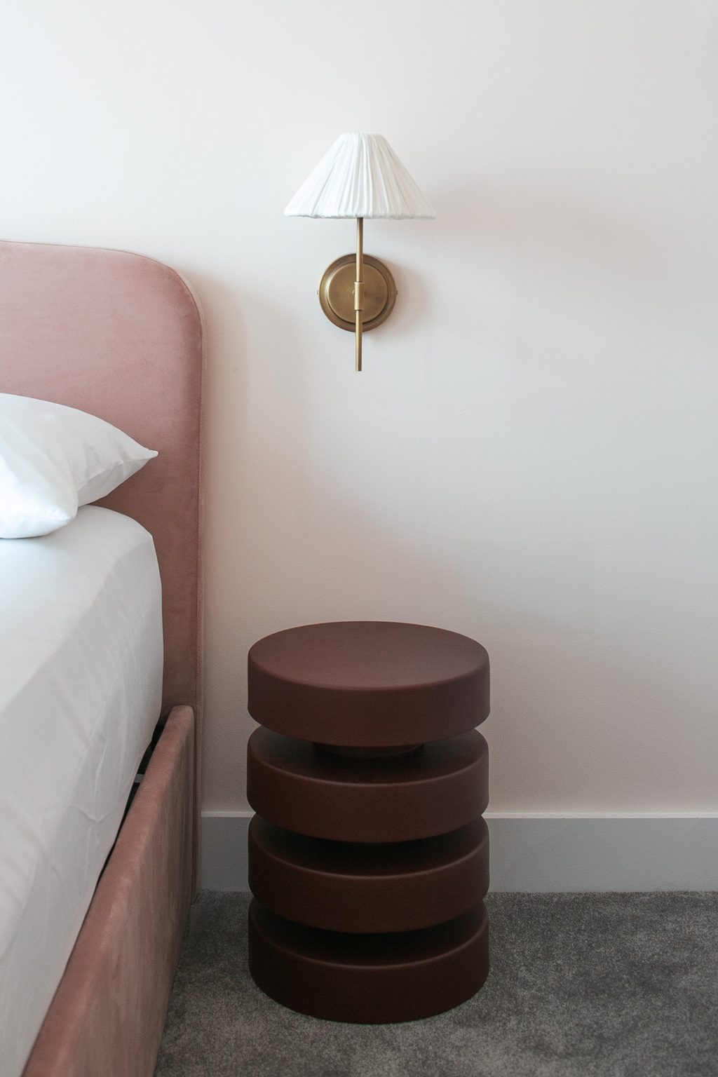 Pink room with scalloped shelves